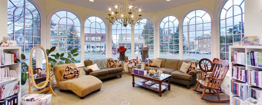 The sitting area at The Knitter's Edge